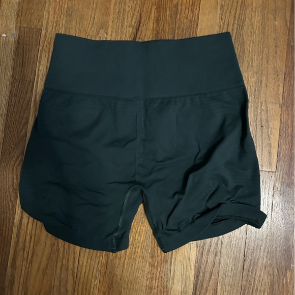 Gymshark Biker Shorts - Picture 3 of 3